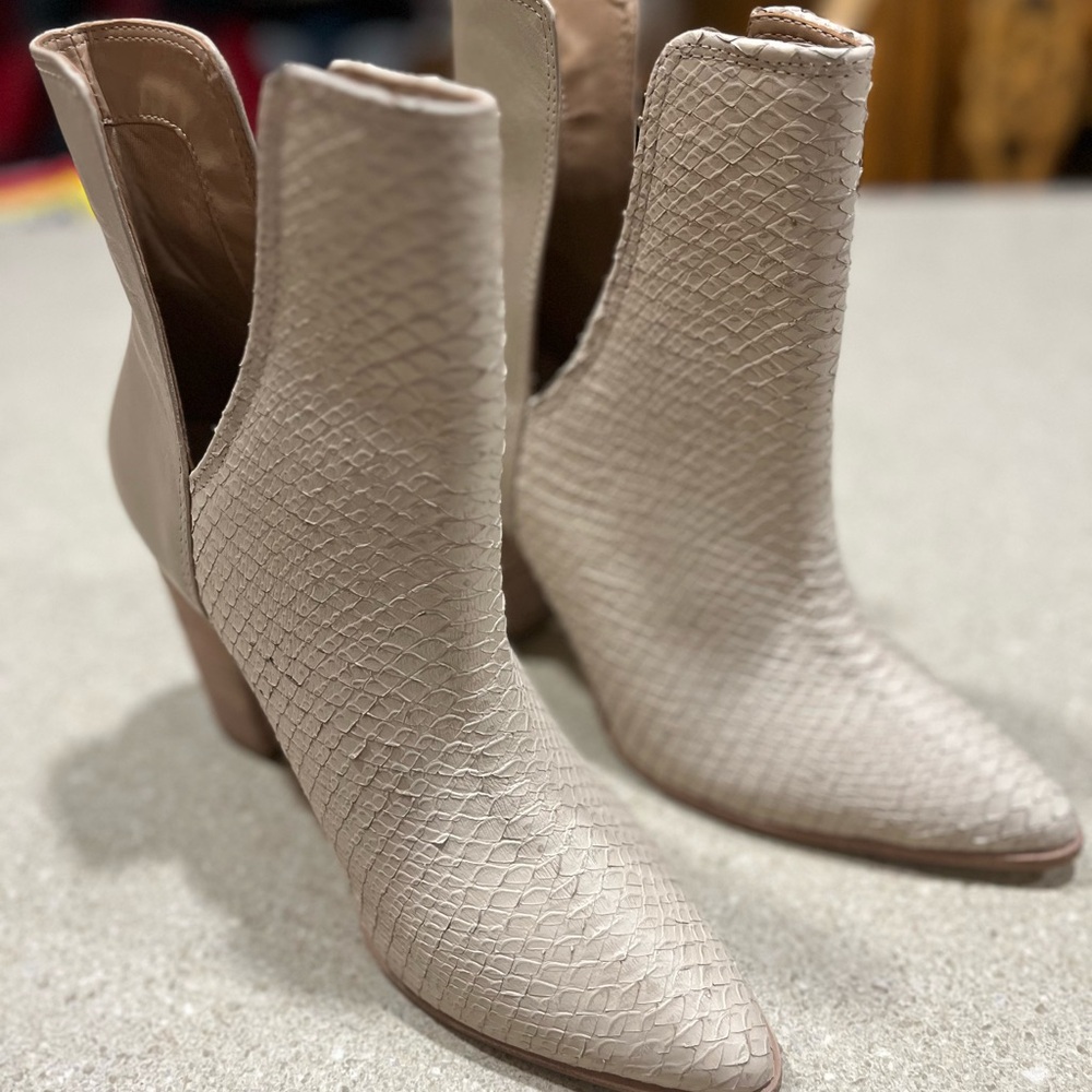 Jessie James Decker Kaanas Boots size 9